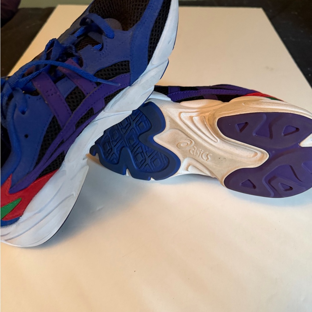 Asics Women’s Running Shoes with Multicolor Accents - Picture 5 of 6